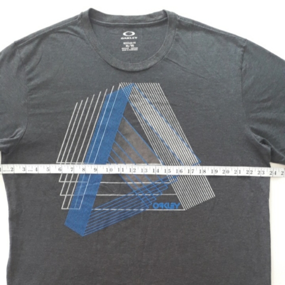 ● Oakley | men's short sleeve Graphic Tee Shirt - Picture 4 of 10